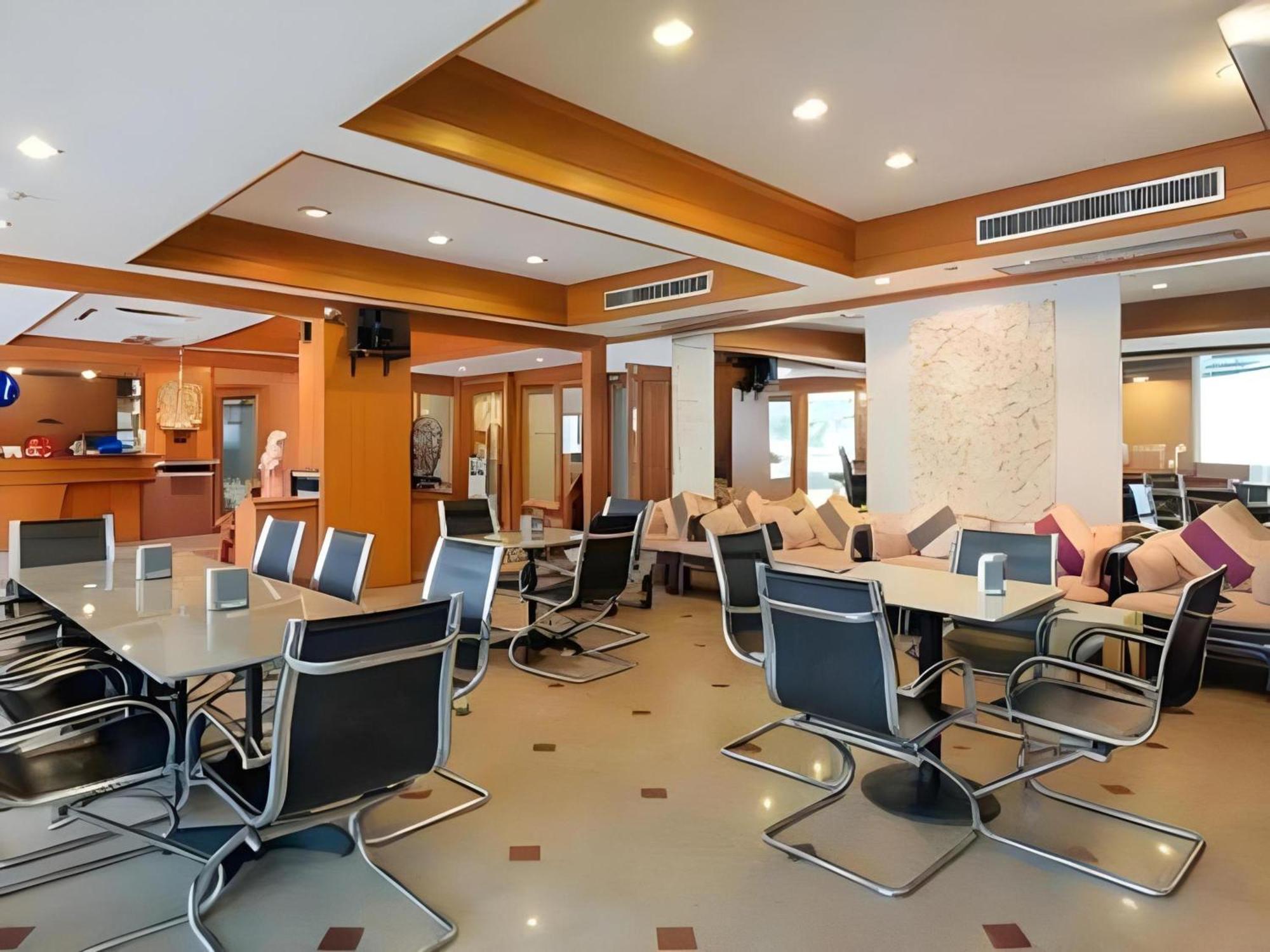 Collection O Howard Square Boutique Hotel Bangkok Bagian luar foto